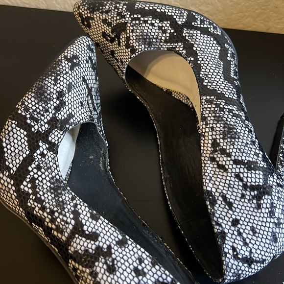 black and white heels - Picture 6 of 6